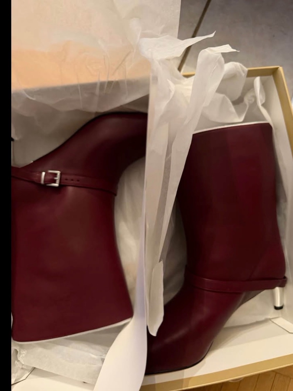Michael Kors New Burgundy Leather
Ankle Boots - Women's - Never
Worn size 8